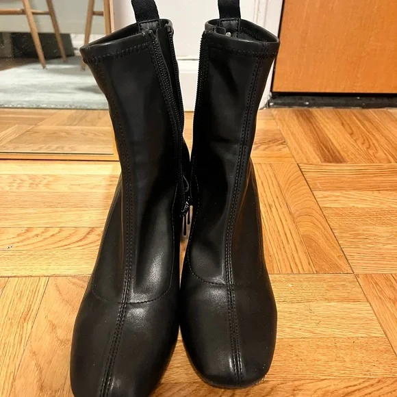 Donald Pliner Women’s Katie Black Boots Size 8.5 Leather - Picture 8 of 8